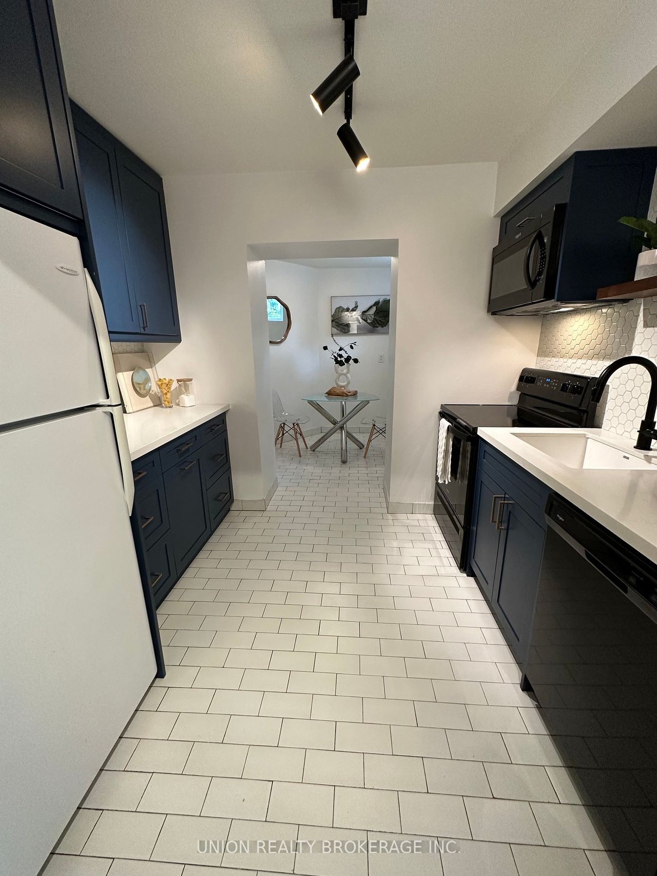 15-21 Glenfern Ave, Ste 1