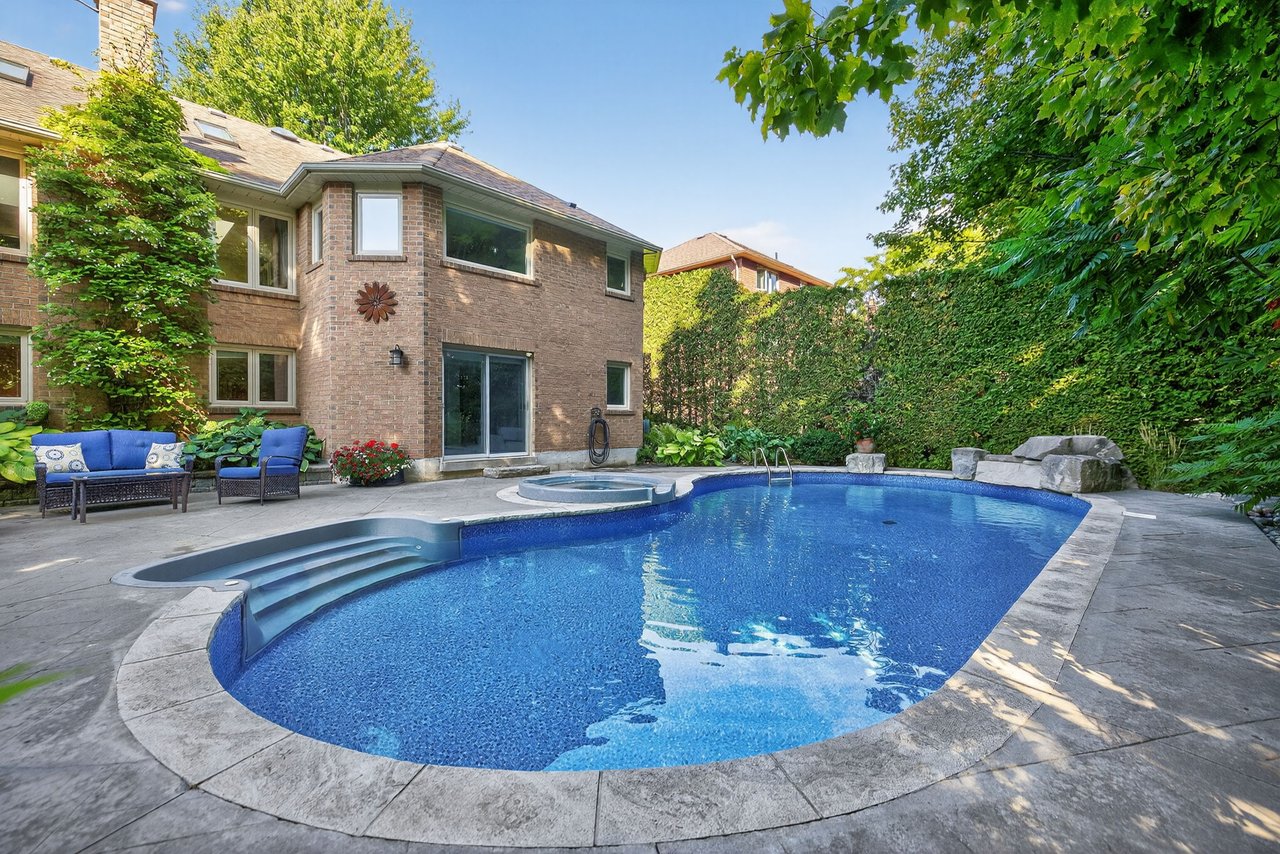 6 Falling Leaf Crt, Aurora