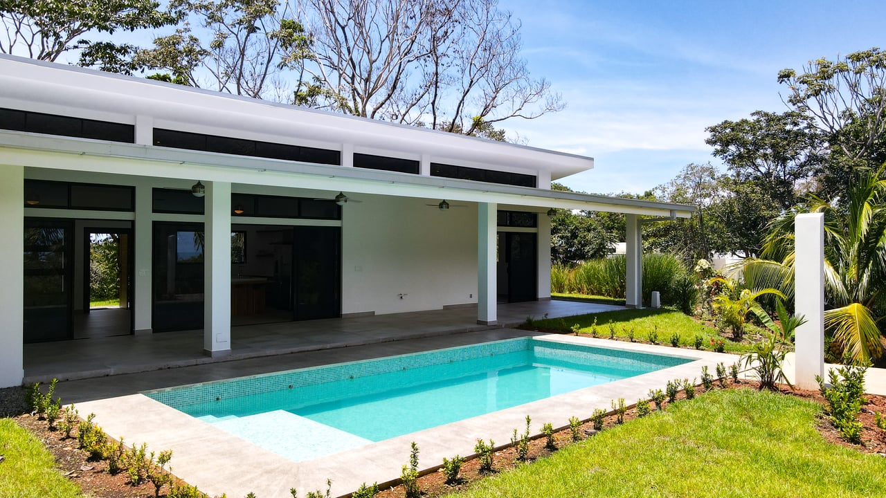 Exquisite Modern Retreat with Ocean and Mountain Views in Ojochal, Costa Rica