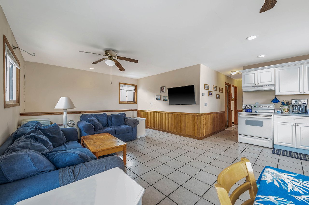 83 E Lighthouse Walk