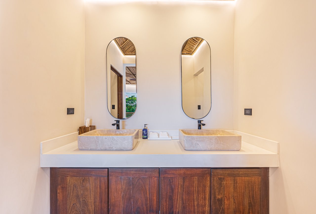 Luxury Hotel Boutique with Ocean Views | Walking distance to the beach | 13.2 Acres