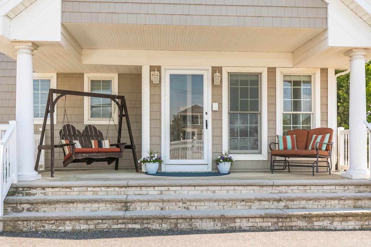 #1595 Summer Rental on the Oceanfront with Pool