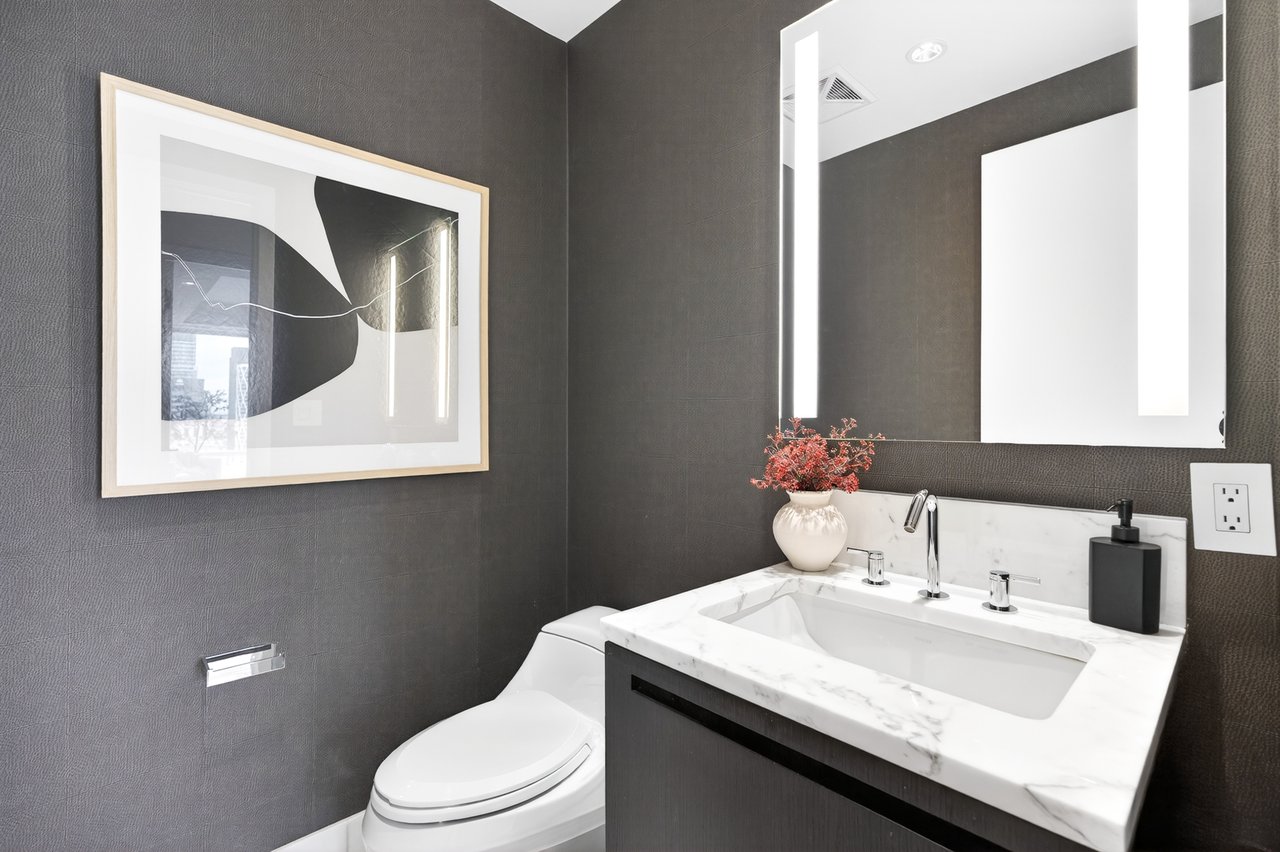 Suite 2806- 180 University Avenue
