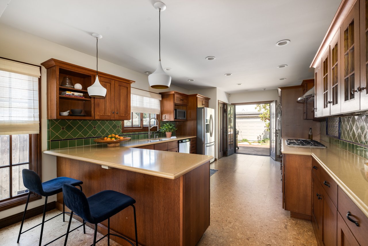 851 Masselin Ave, Miracle Mile