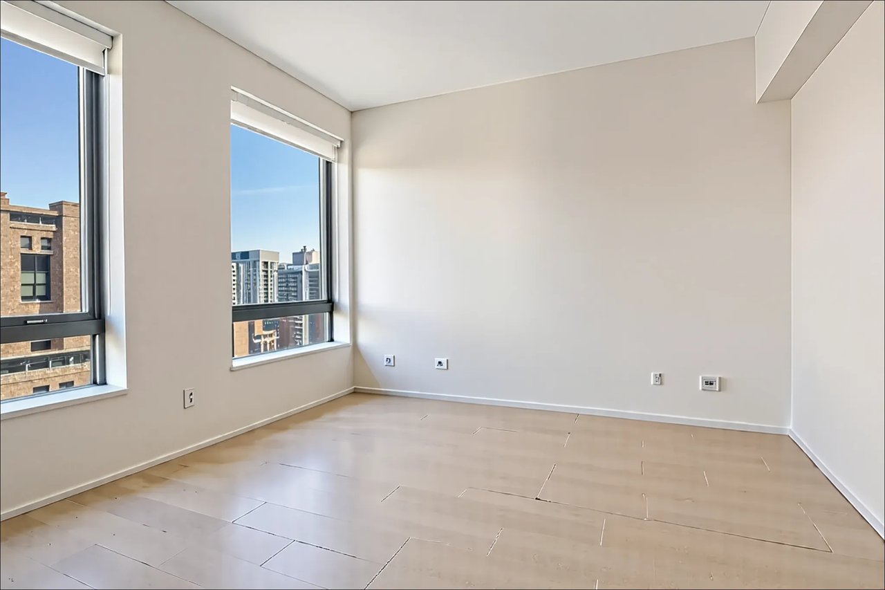Loft-style 1 Bed | 1.5 Bath Full Service Condo in Gramercy