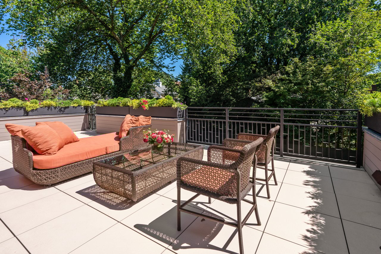  18 Ash Street, Cambridge, MA 02138