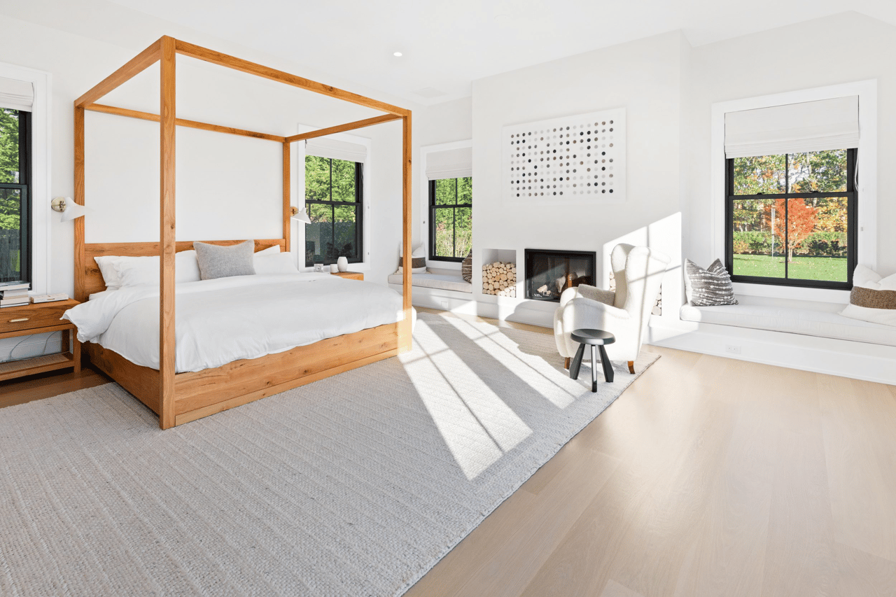 472 Edge of Woods Rd