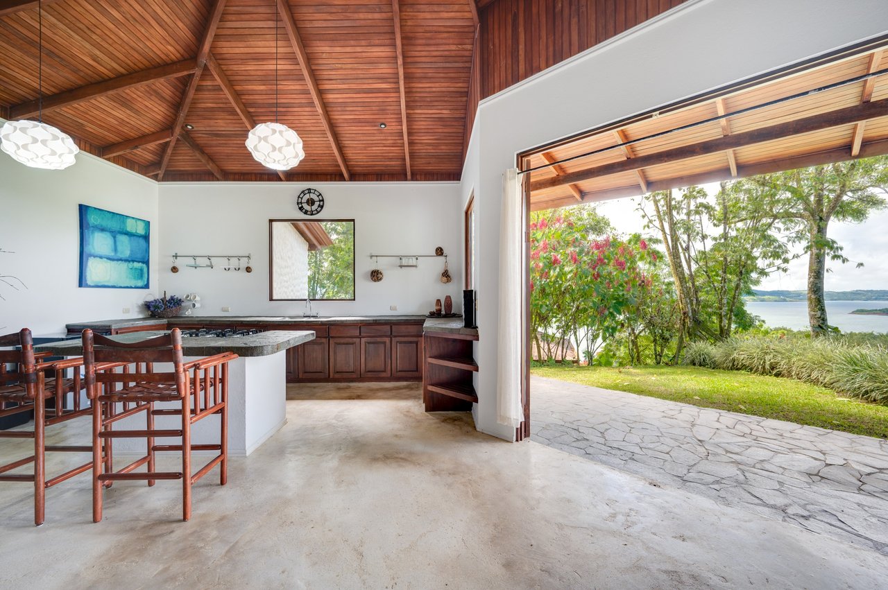 Casa Blanca | Multi-Villa Estate with Lake Views - Nuevo Arenal