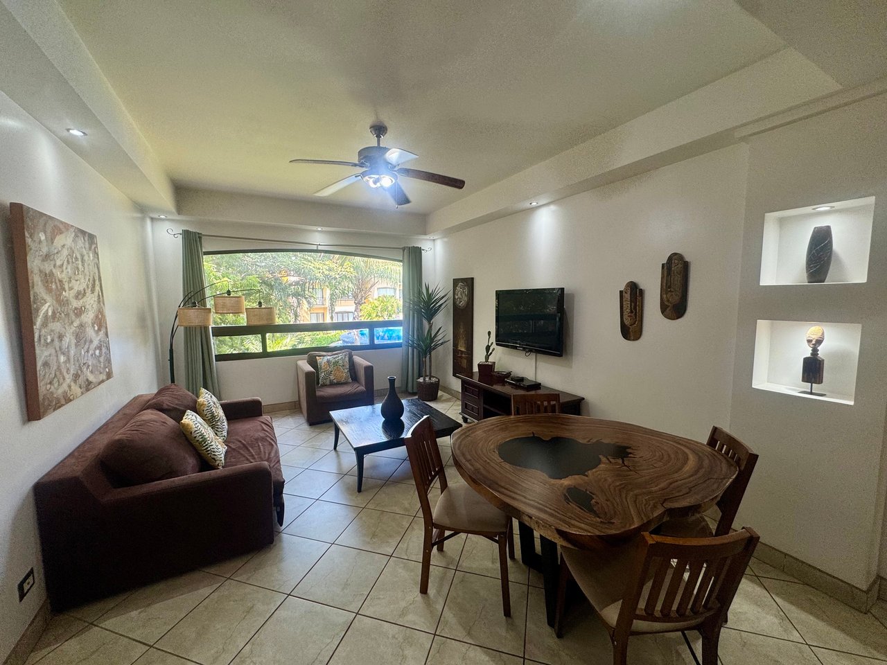 The Oaks 65: Comfortable 2BR Condo Near Tamarindo & Playa Grande