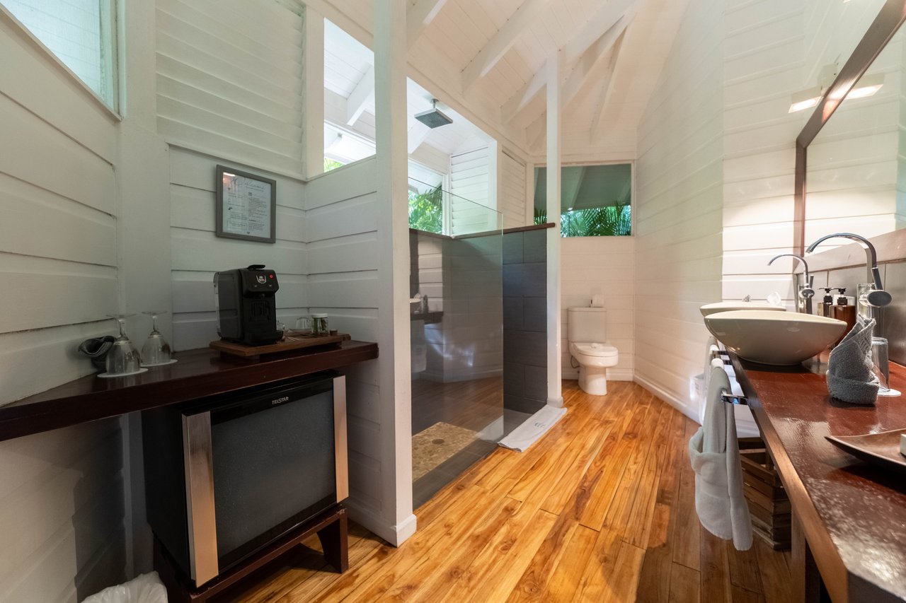 Mikado Natural Lodge | Turnkey Eco Lodge with Ocean Views & Expansion Potential in Guanacaste