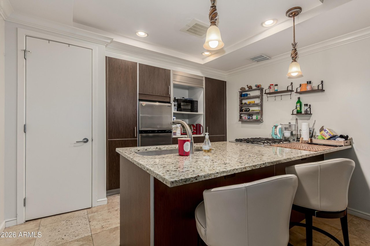 7137 E Rancho Vista Dr, #1008