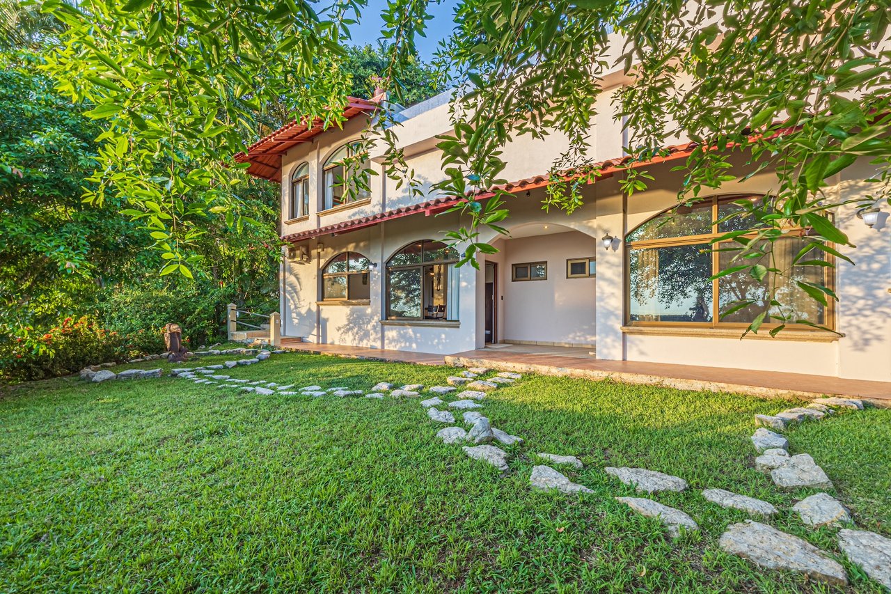 Villa Pacifica: Luxury Oceanview Retreat Steps from the Beach