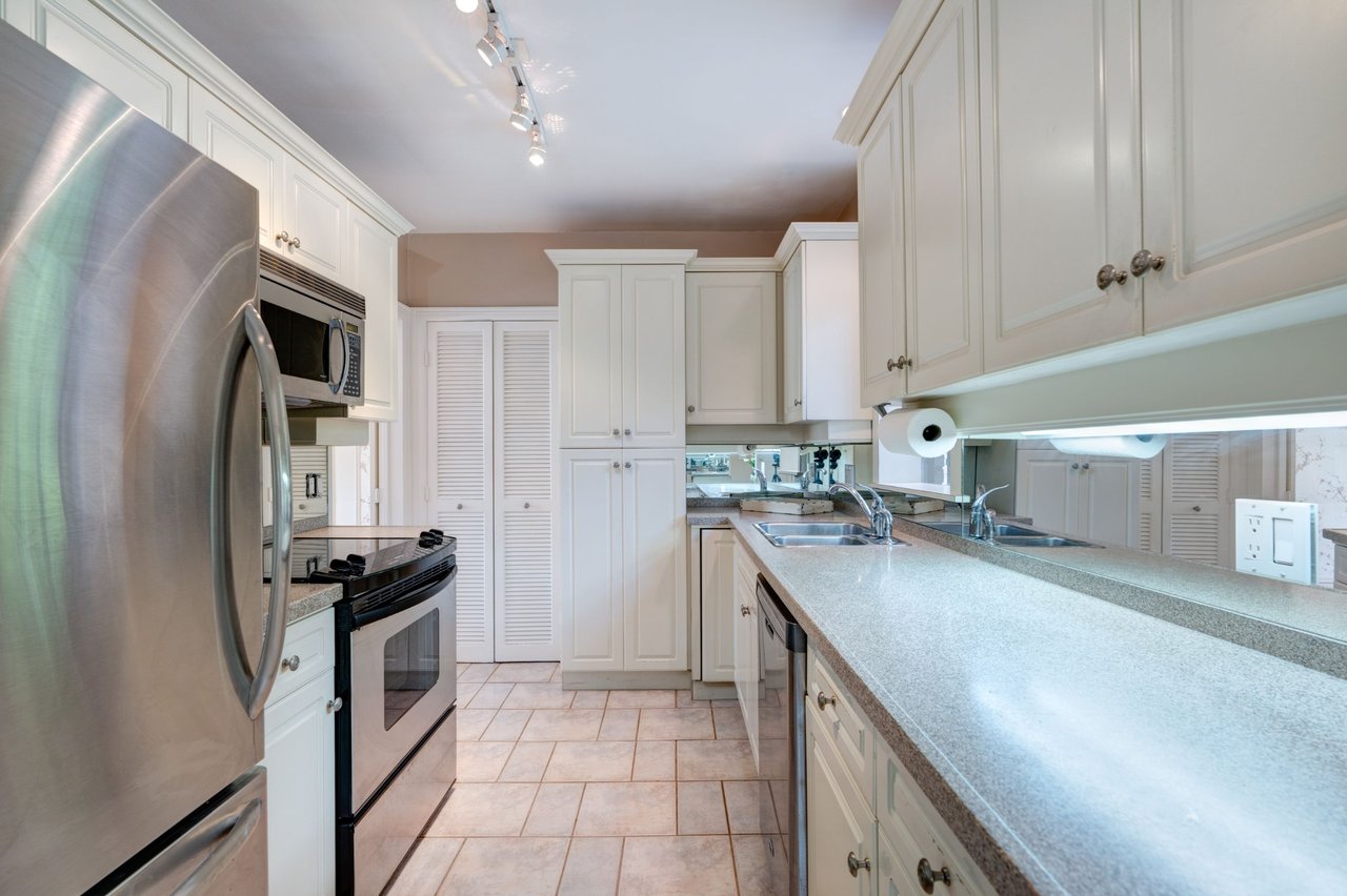 277 Glen Manor Dr E