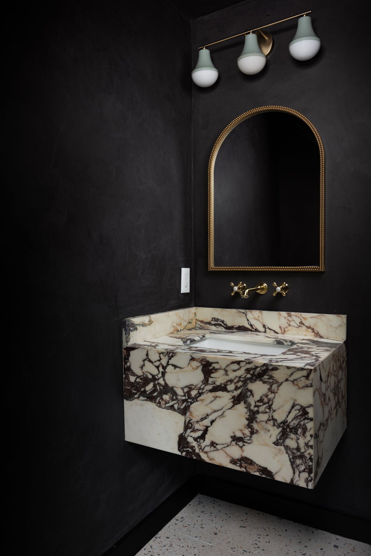 2210 Comburg Castle WAY