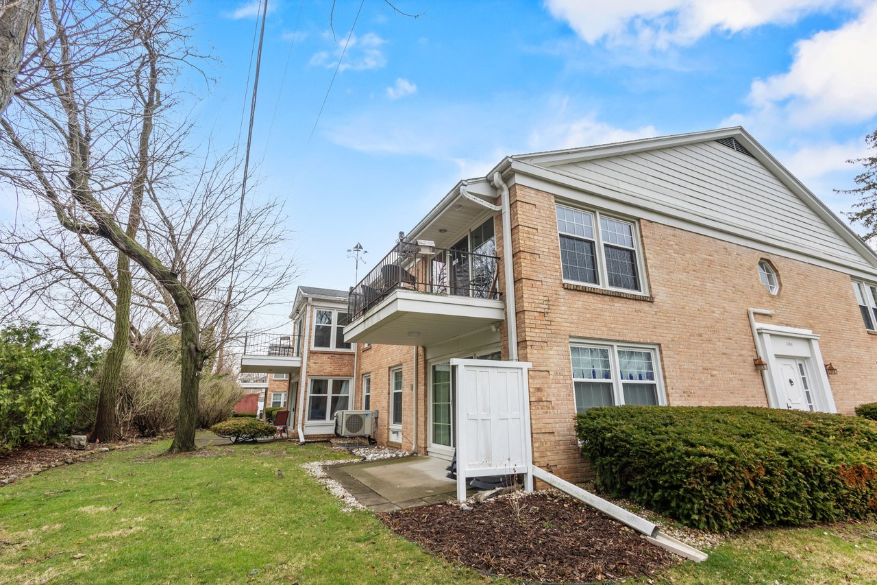 1305 W. Main St. Unit 202 Lake Geneva, WI 53147