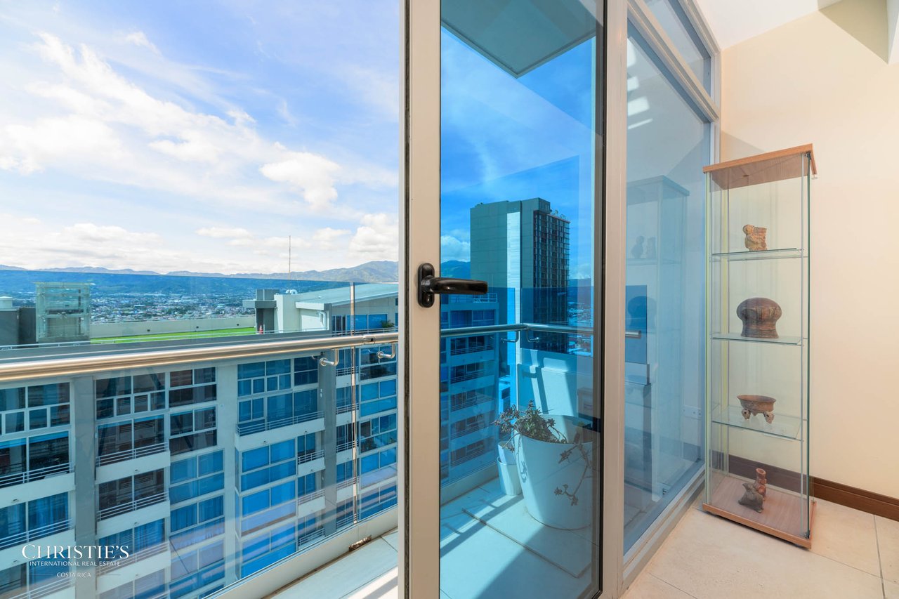 Modern 2-Bedroom Condo with Mountain Views in Barrio Escalante
