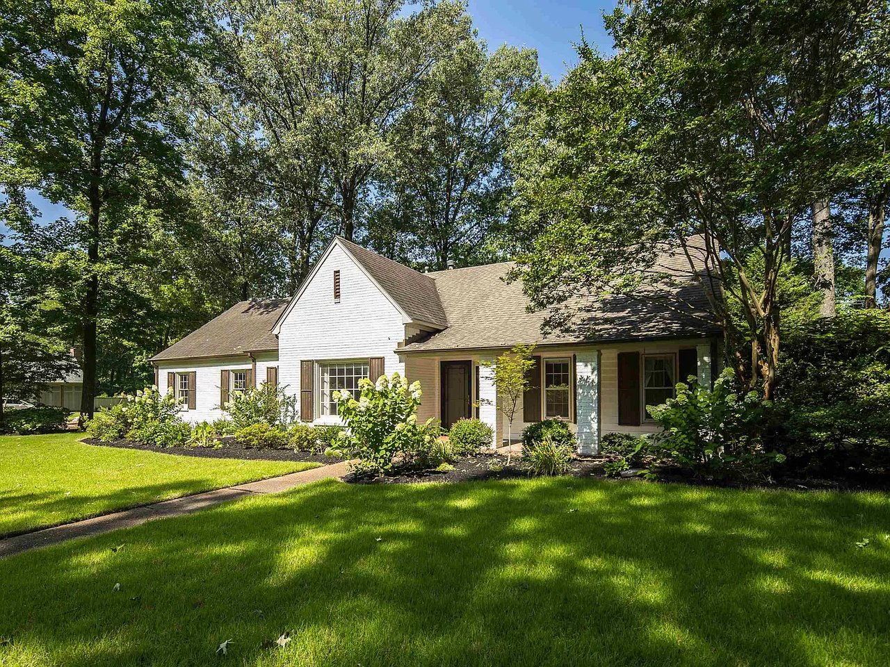2545 Regents Walk