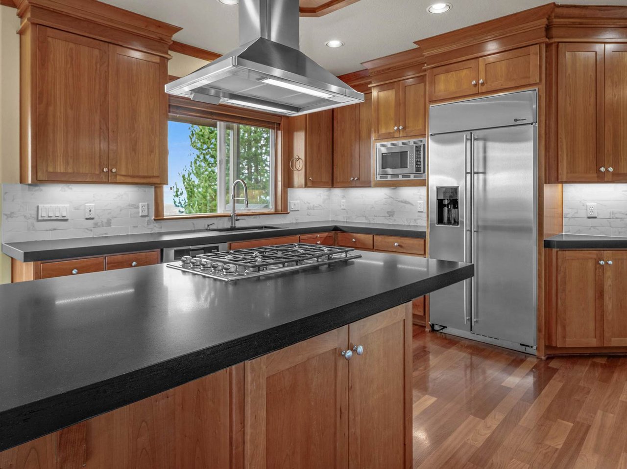 1815 NW ROSEFINCH LN