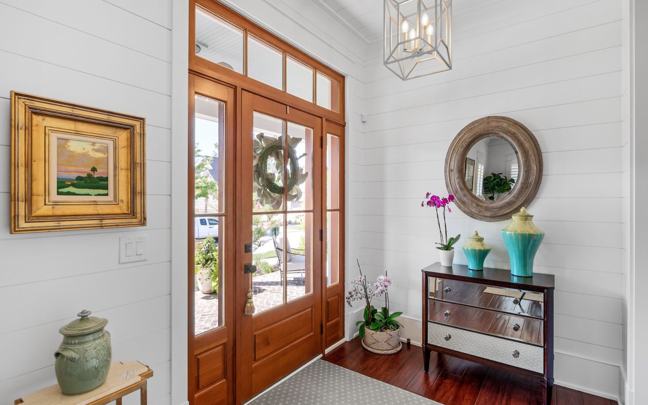 Tips for Staging an Entryway