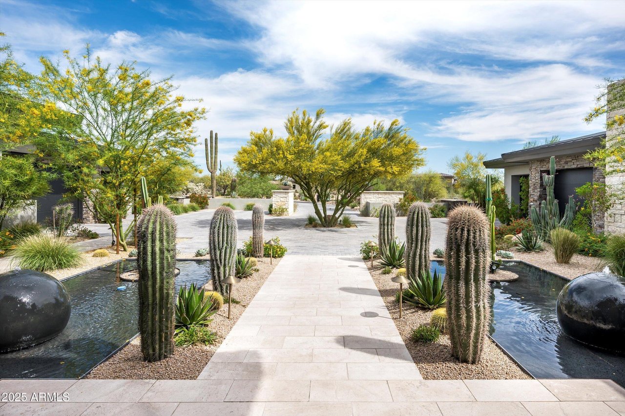 8328 E WHISPER ROCK TRL