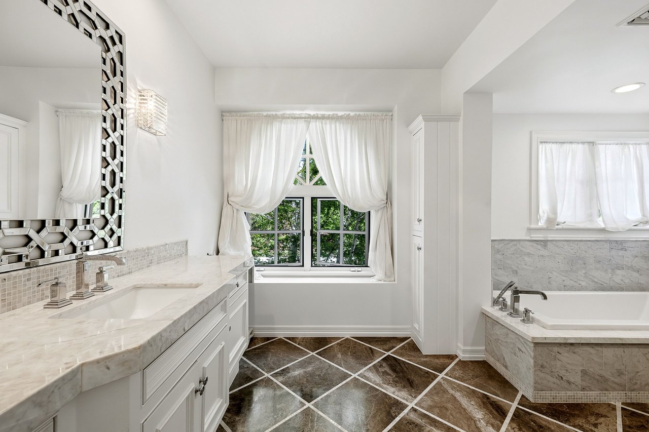 24317 Bridle Trail Rd