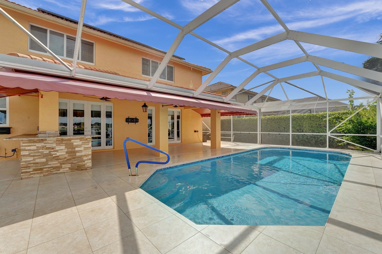 949 Crestview Cir