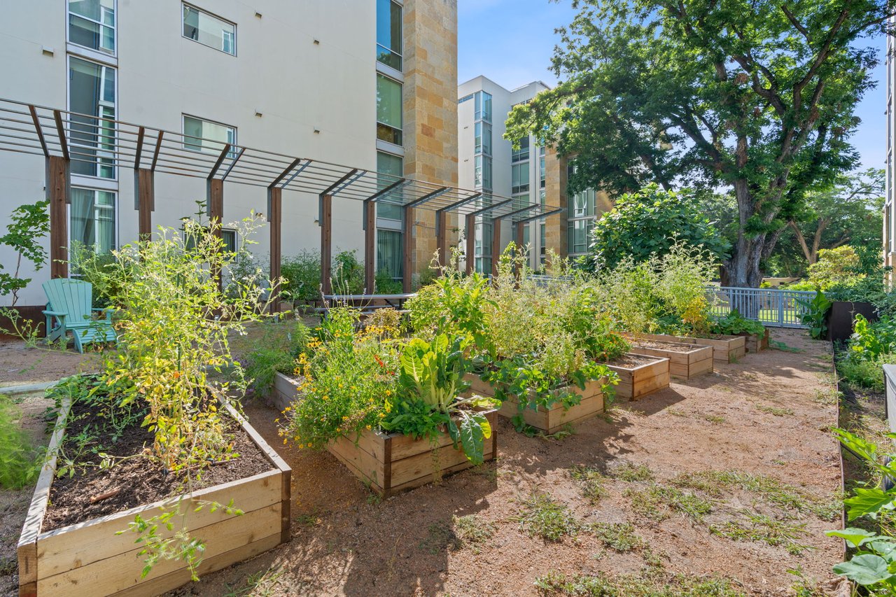 1600 Barton Springs Rd