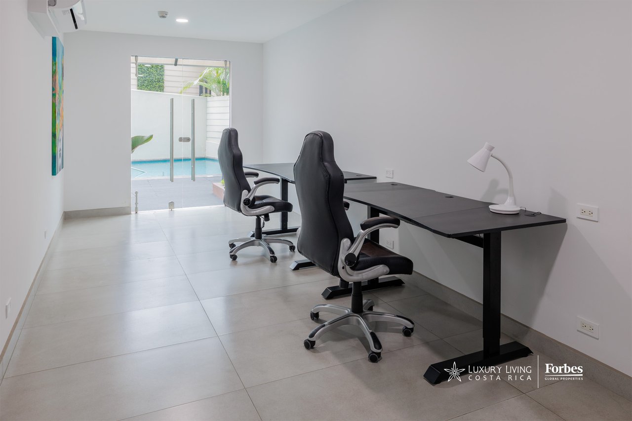21469 - Contemporary penthouse for sale, spacious rooms and terraces