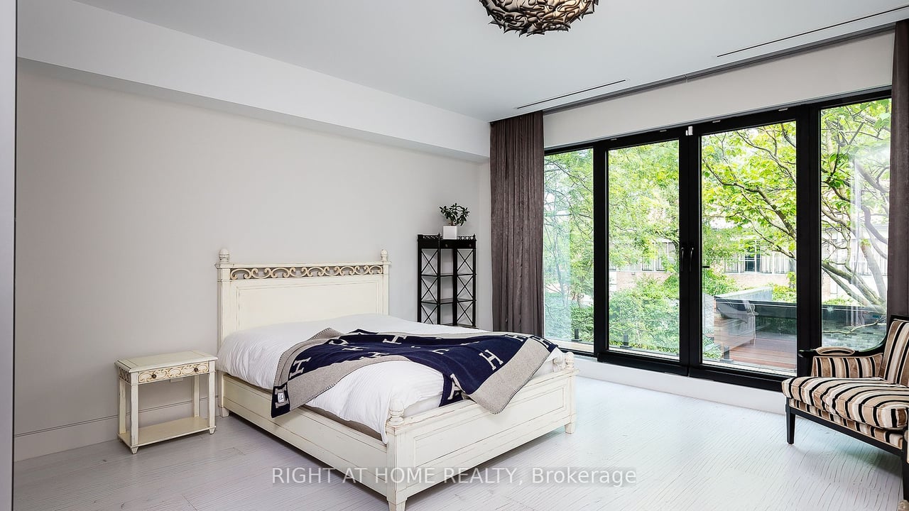 YORKVILLE FORESTY LUXURY