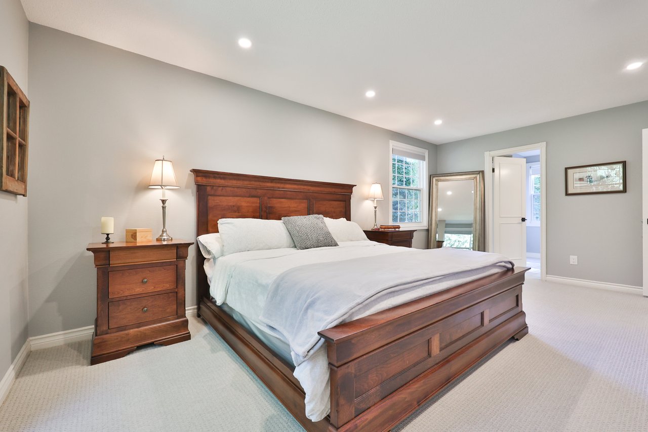 206 Rossmore Boulevard, Burlington