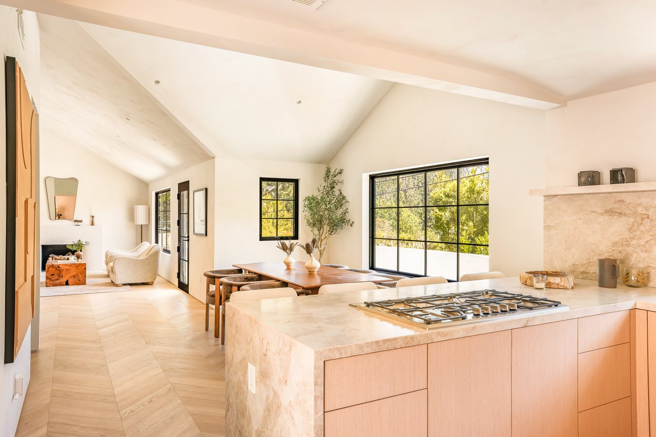 8353 Sunset View Dr
