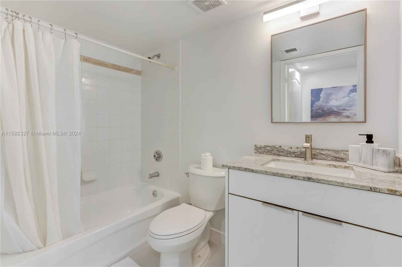 1200 Brickell Bay Dr Unit 2424