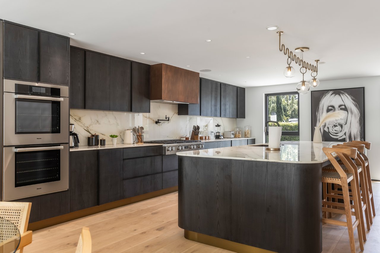 Luxury Gated Villa w/ Pool, Spa & Designer Interiors