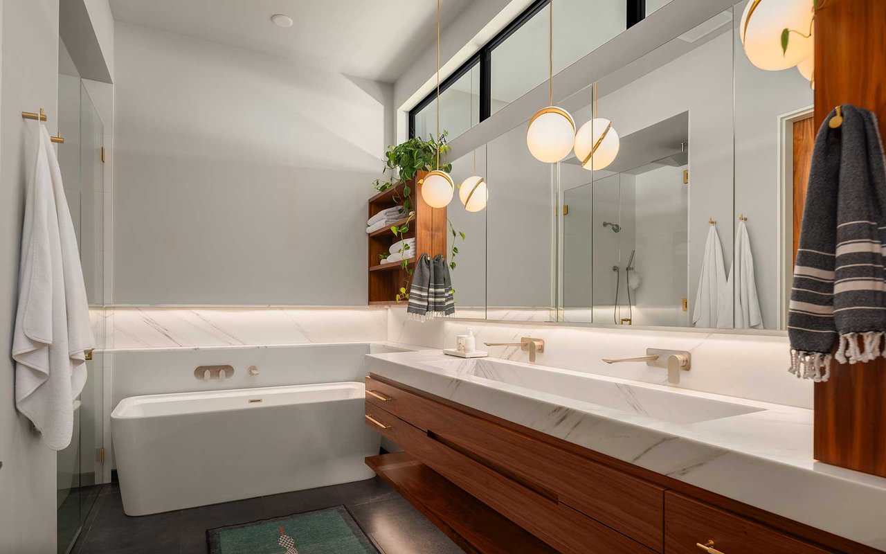 An Extraordinary Expression of Modern Waterfront Living on Mercer Island