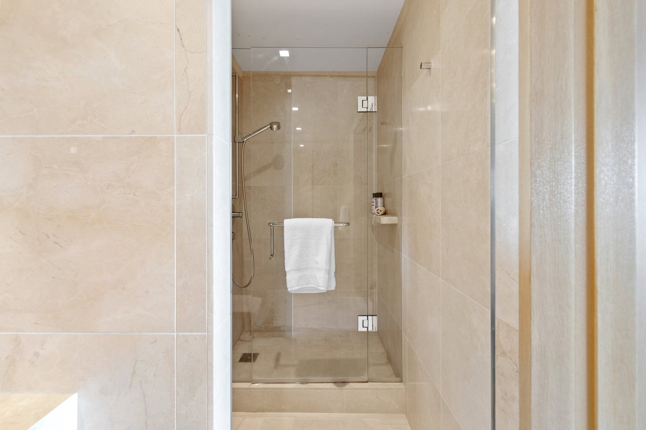 Contemporary Design and Iconic Views at The Summit