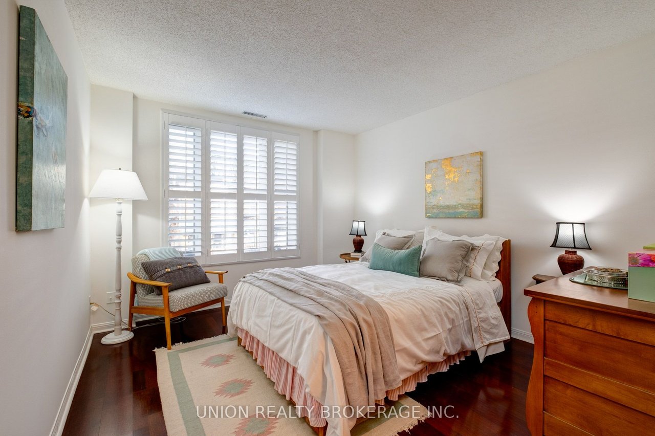 2371 Queen St E, Ste 202