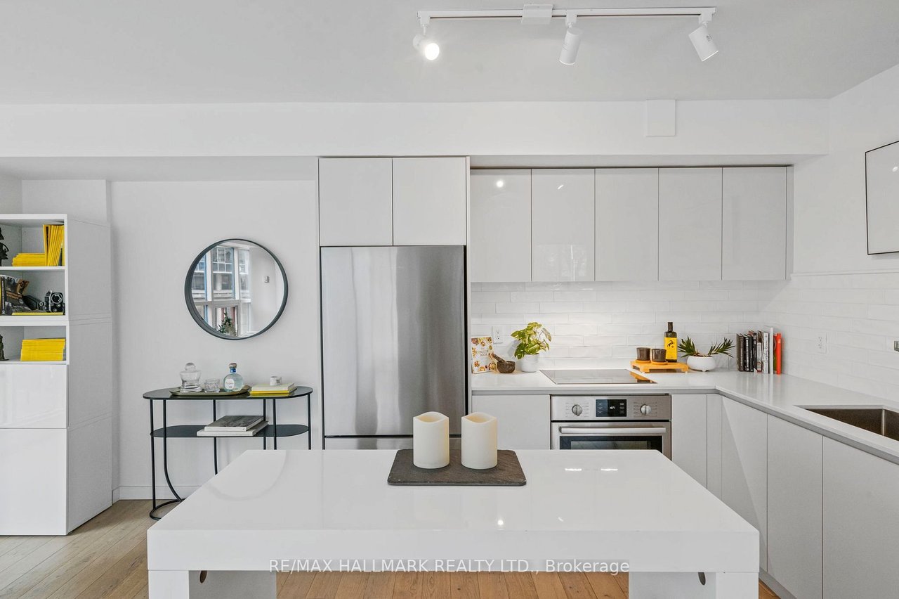 77 Harbour Sq