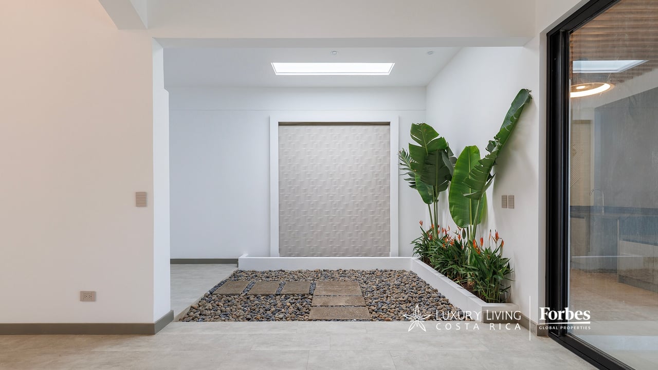 21468 - Remodeled 1-level house, 4 bedrooms, pool, terrace and garden