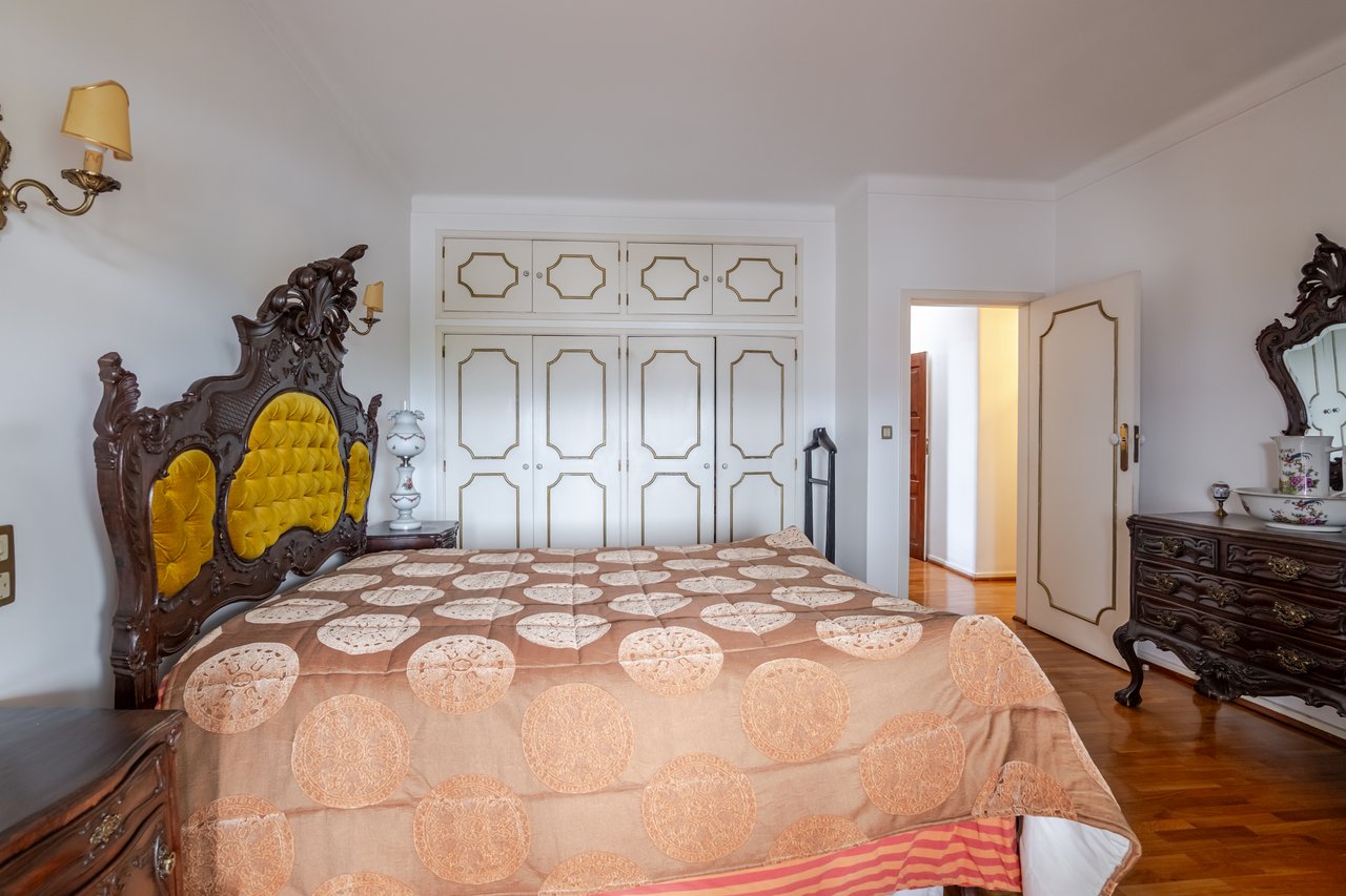 Rustic Four-Bedroom House with Private Land in Folhadela, Vila Real