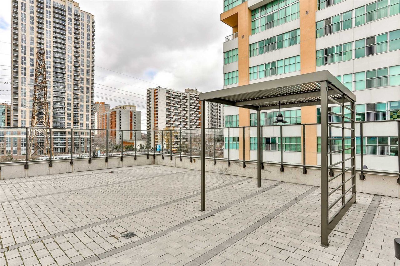 8 Fieldway Rd Unit: 401