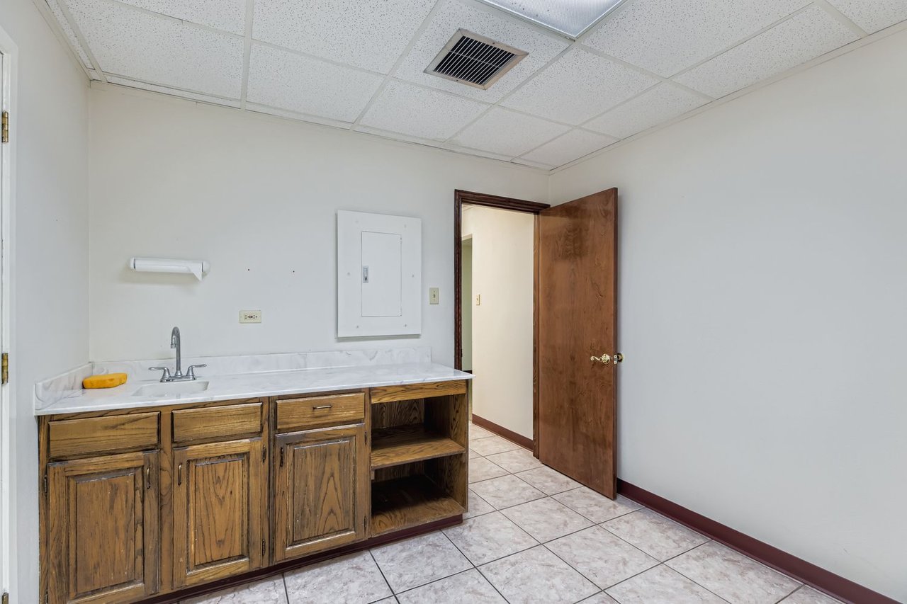 2060 Universal City Blvd