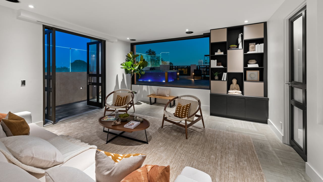 145 Channel Pointe Mall