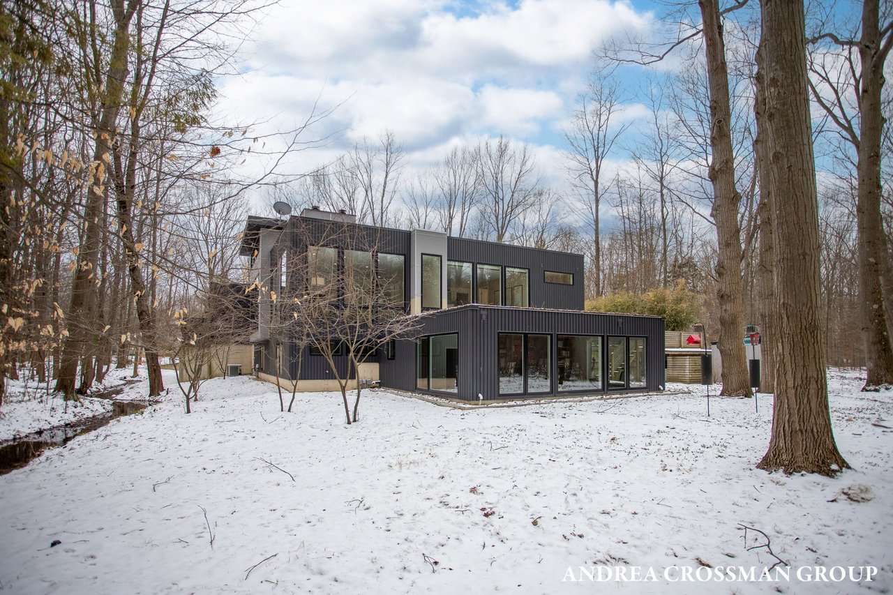 6919 Bendemeer Drive