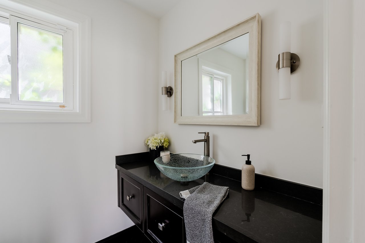 31 Fallingbrook Dr