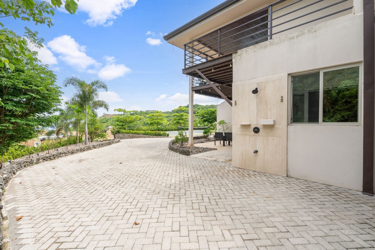 Casa Pickle on the Hill | Spacious Private Estate with Pickleball Court, Mature Gardens & Independent Guest Apartment