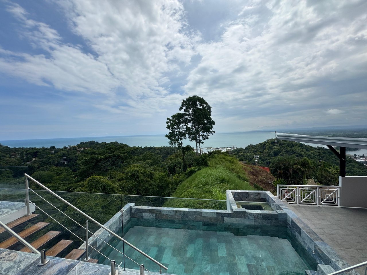 Modern Elegance Meets Incomparable Views, 3BDR&3Baths Home