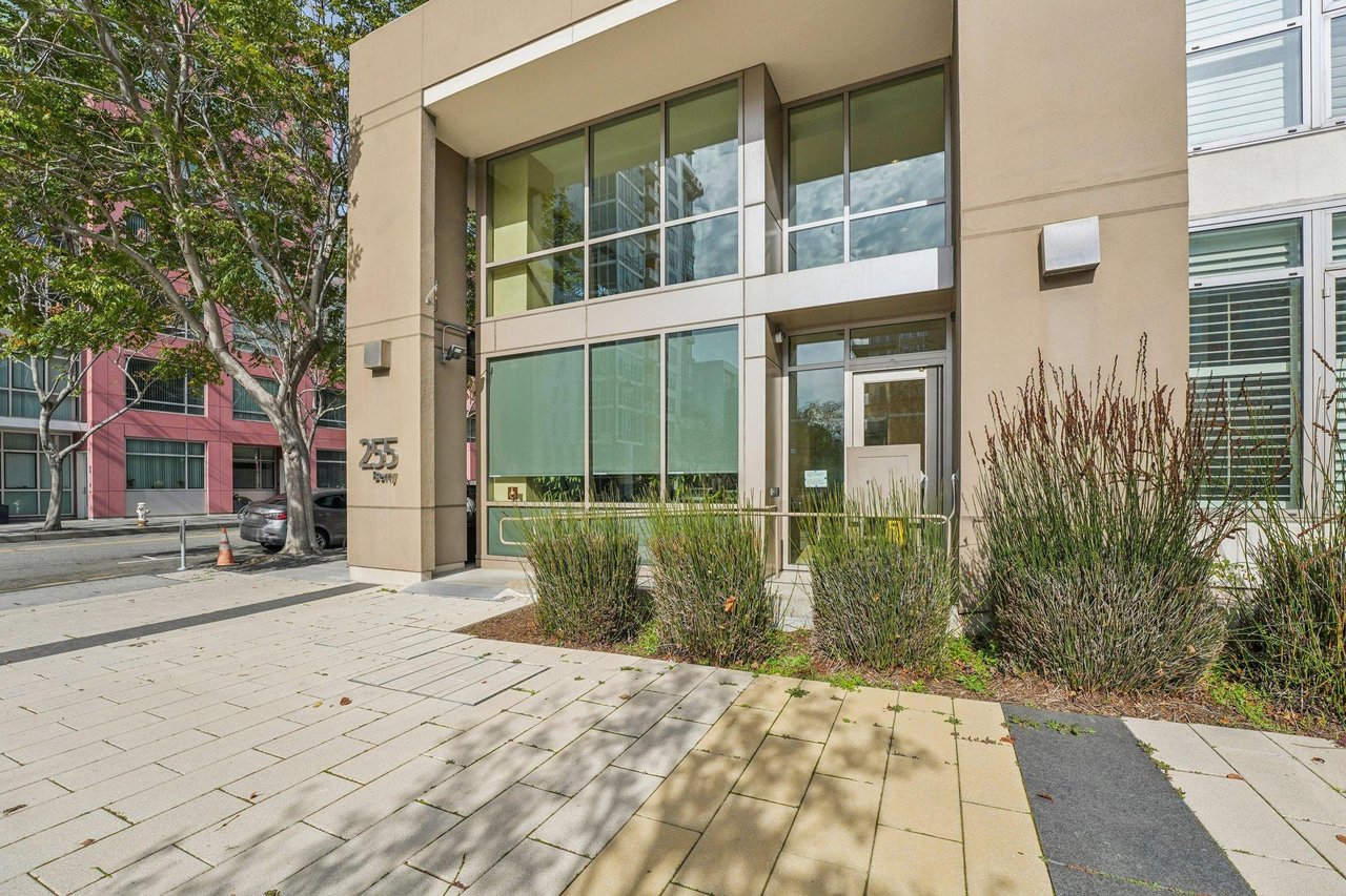 255 Berry St #512