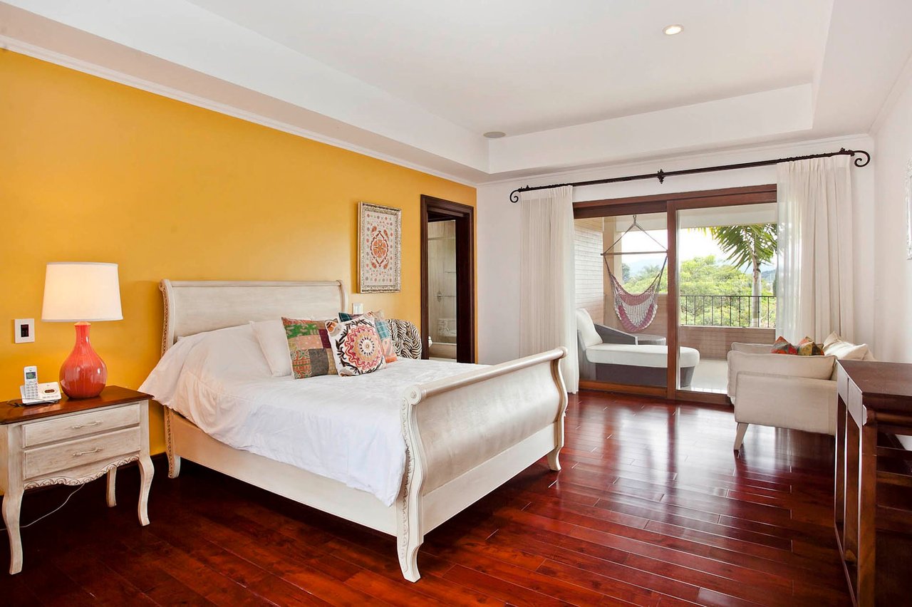 Classic Colonial Garden Estate, Curridabat, San Jose