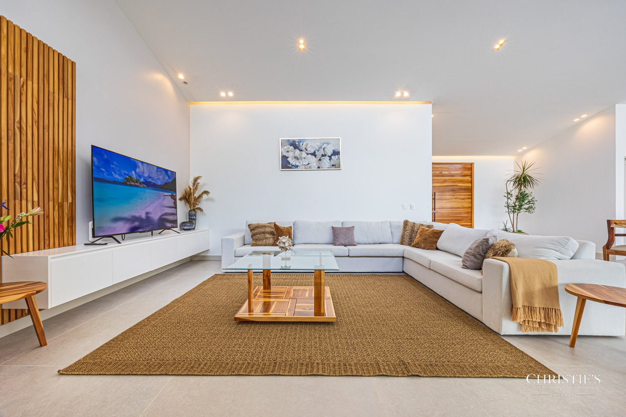 Casa Iguana Turnkey Tropical Paradise