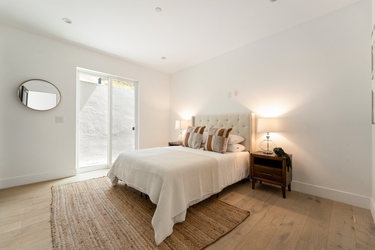 350 Mount Carmel Dr, Glendale 